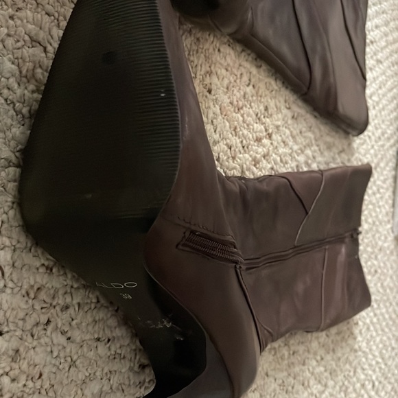 brown boots heels - Picture 3 of 5